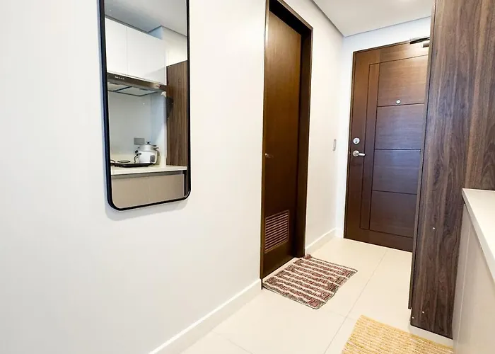 Apartment Estudio La Vida At 38 Park Avenue - 5 Minutes Walk To Ayala Bloc, With Infinity Pool, Fast Wi-fi, Gym, & Views Inside It Park *
