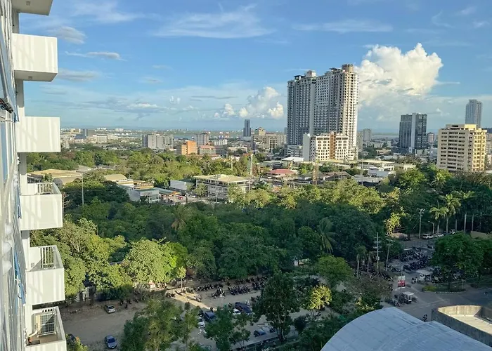 Estudio La Vida At 38 Park Avenue - 5 Minutes Walk To Ayala Bloc, With Infinity Pool, Fast Wi-fi, Gym, & Views Inside It Park Apartment Cebu
